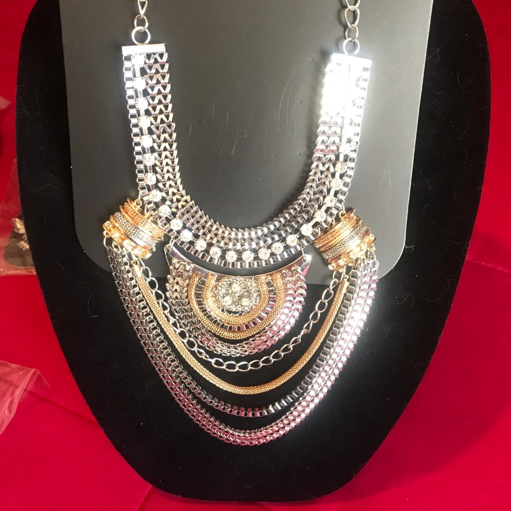 💜NWOT💜 SILVER/GOLD & BLING STATEMENT NECKLACE - Picture 1 of 1